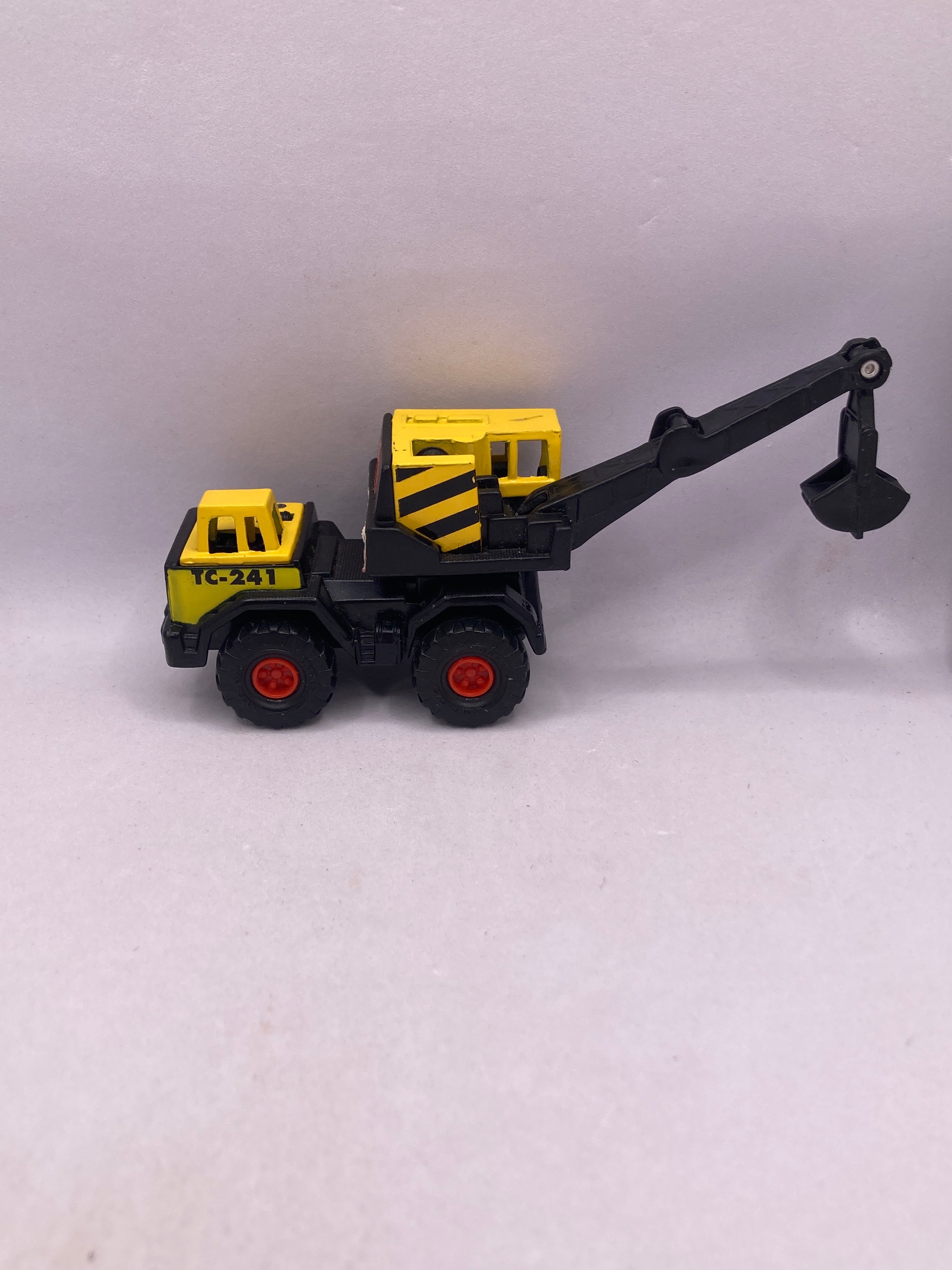 Maisto Excavator Diecast