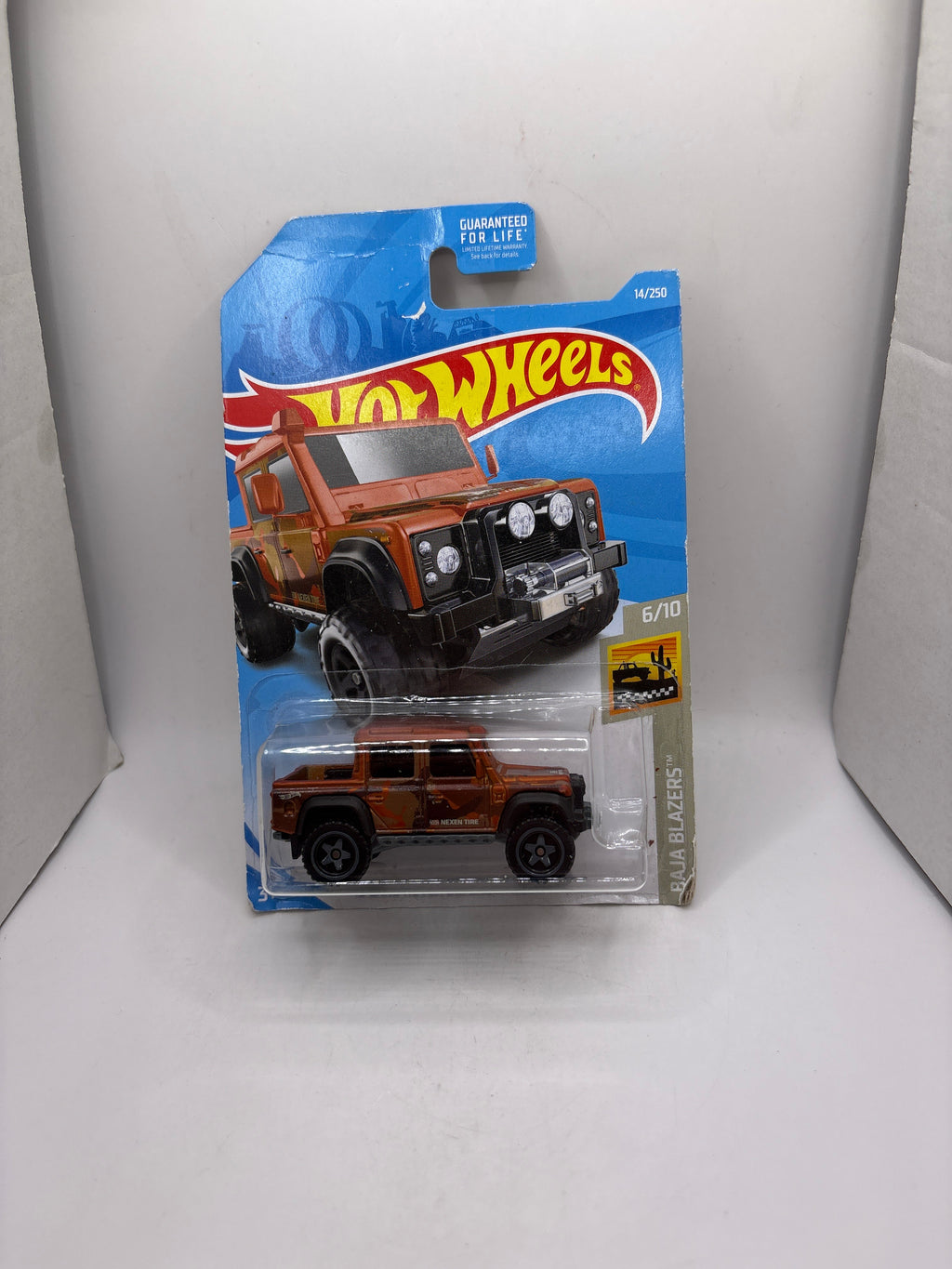 Hot Wheels 15 Land Rover Defender Double Cab Diecast orange