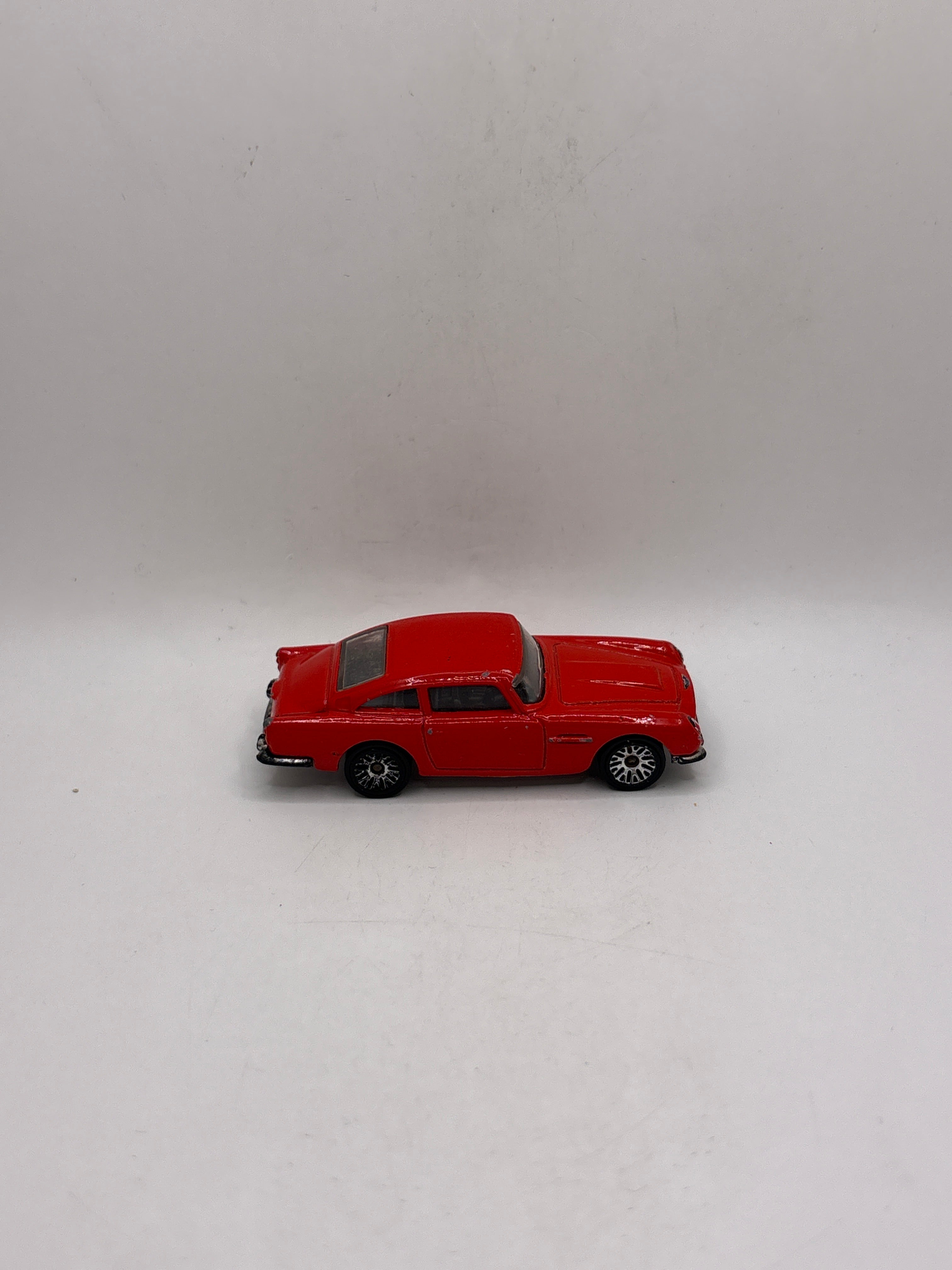 Hot Wheels Aston Martin 1963 DB5 Diecast red