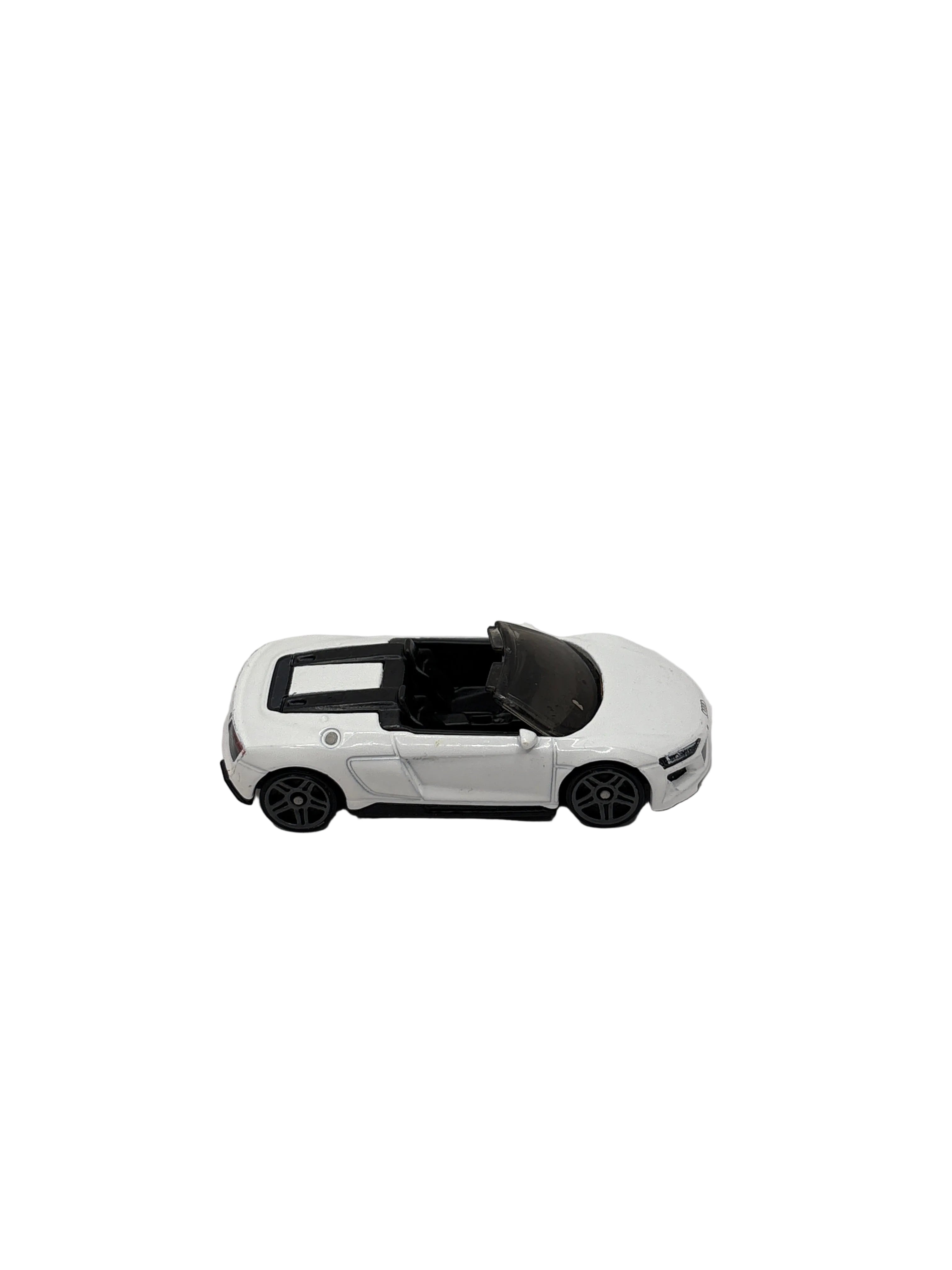 Hot Wheels 2019 Audi R8 Spyder Diecast white