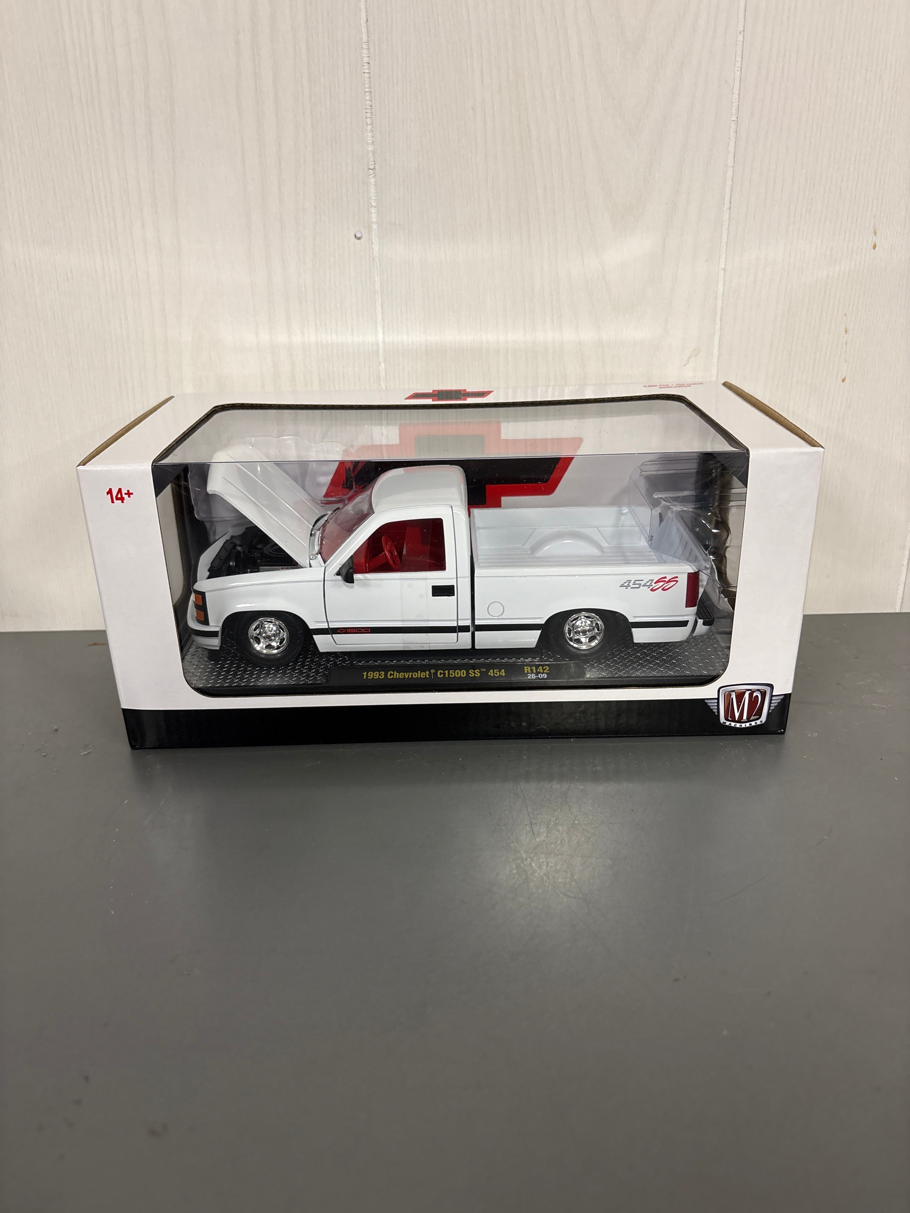 M2 1993 Chevrolet C1500 SS 454 Diecast white
