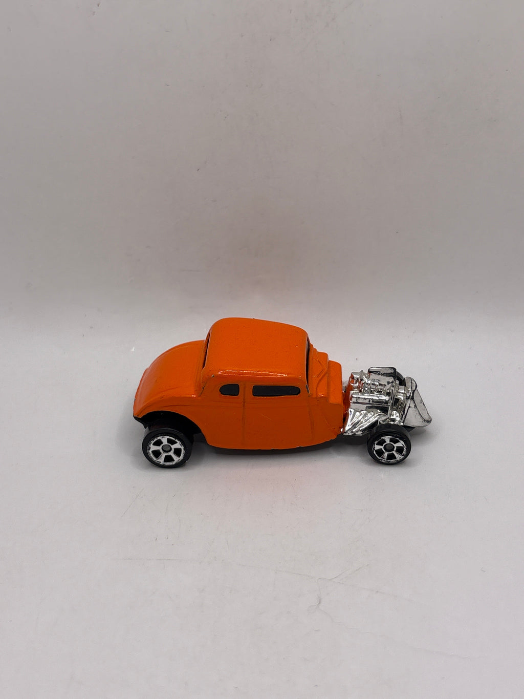 Maisto 1934 Ford Hot Rod Diecast orange