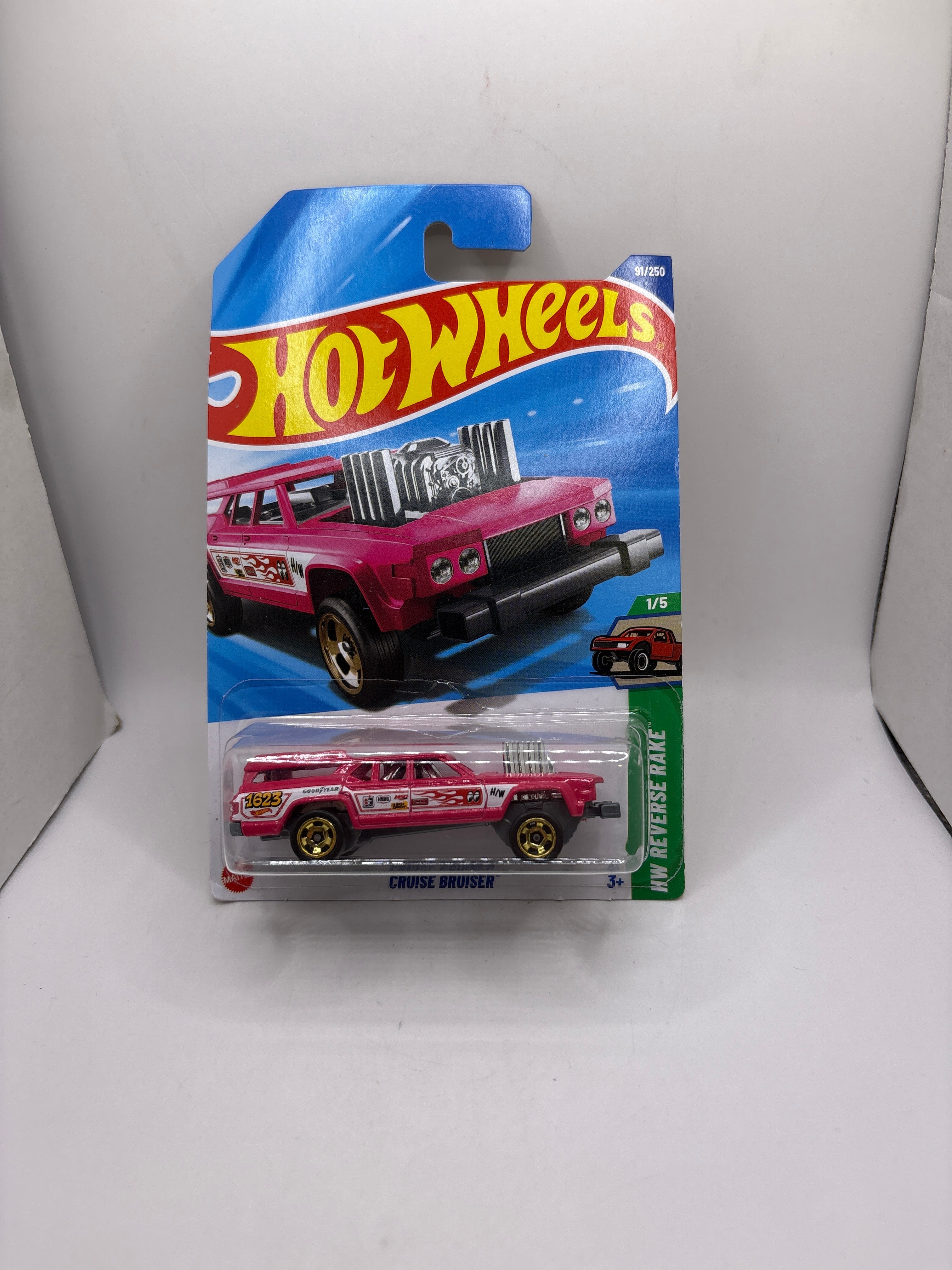 Hot Wheels Cruise Bruiser Diecast pink