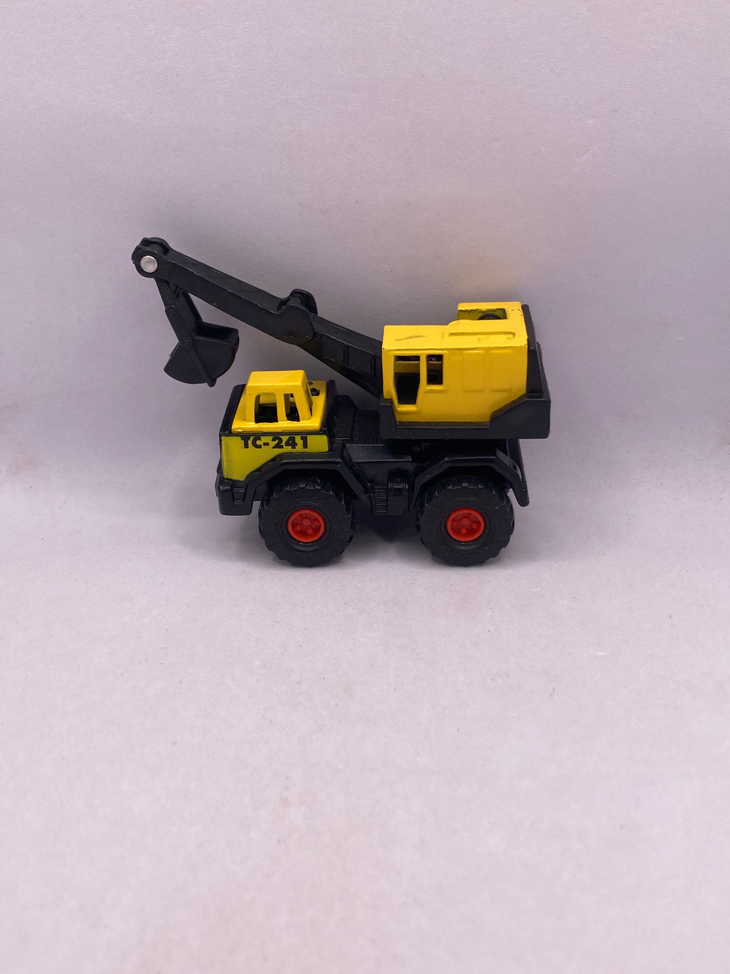 Maisto Excavator Diecast