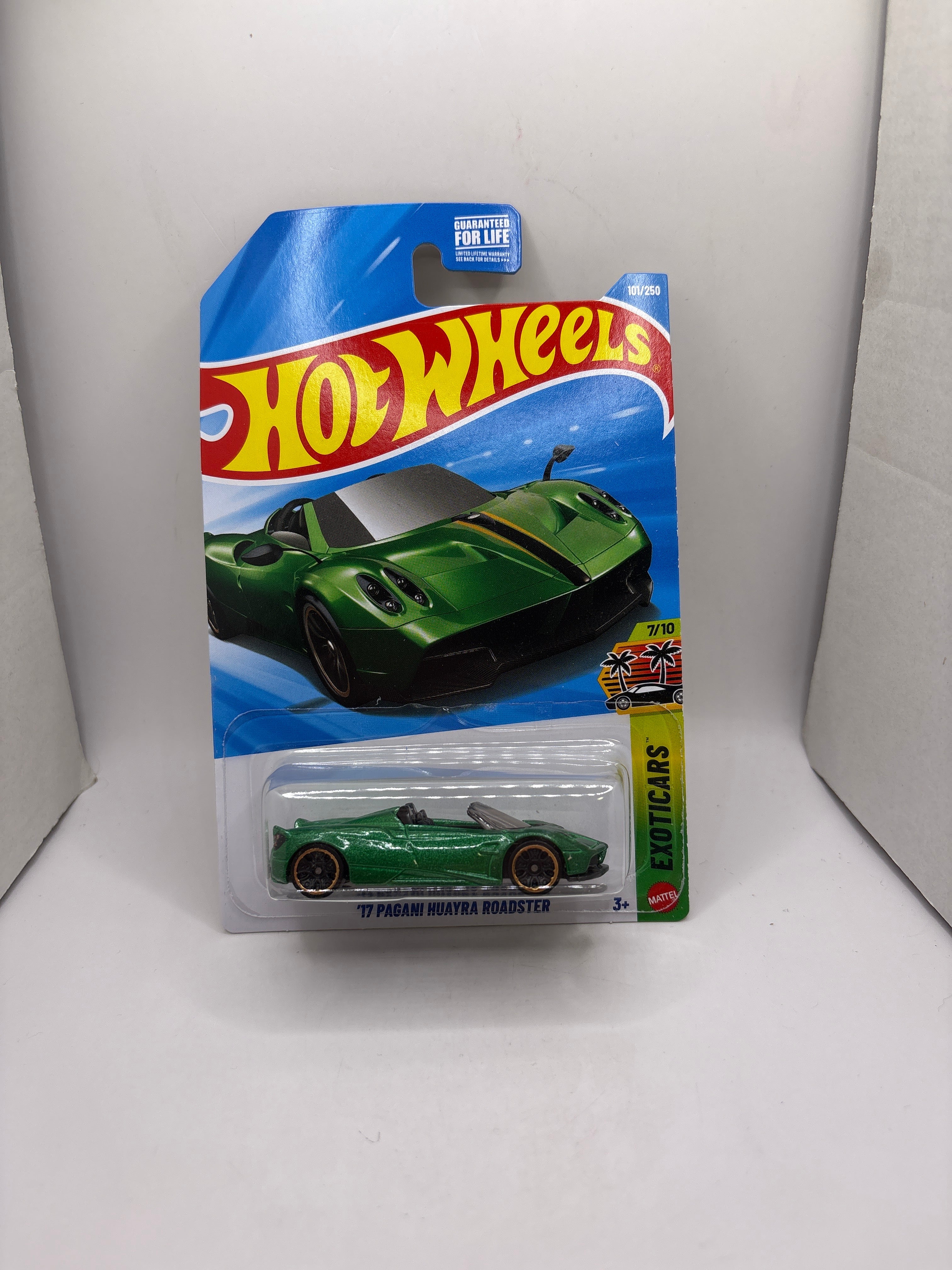 Hot Wheels 17 Pagani Huayra Roadster Diecast green