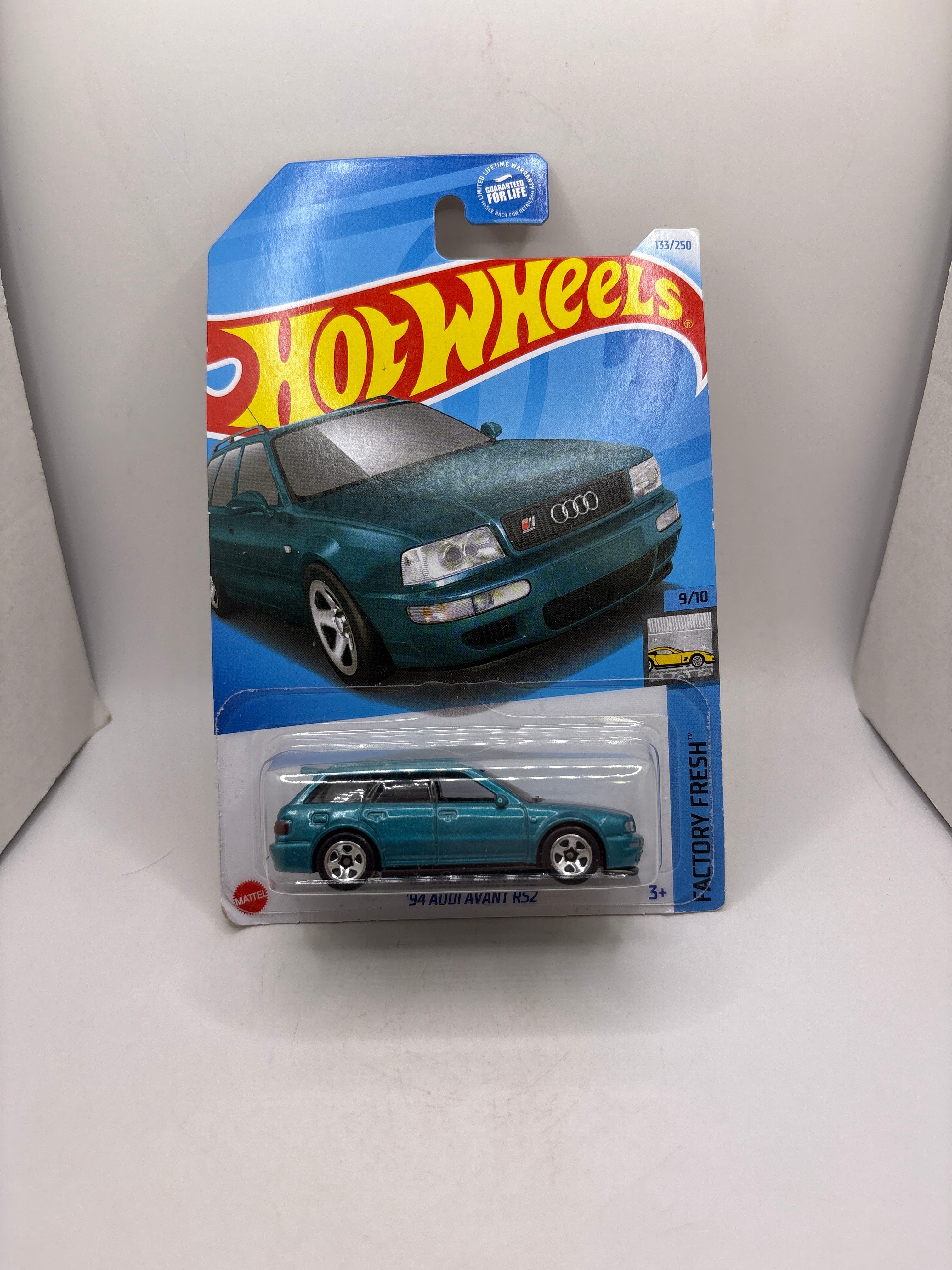 Hot Wheels 94 Audi Avant RS2 Diecast