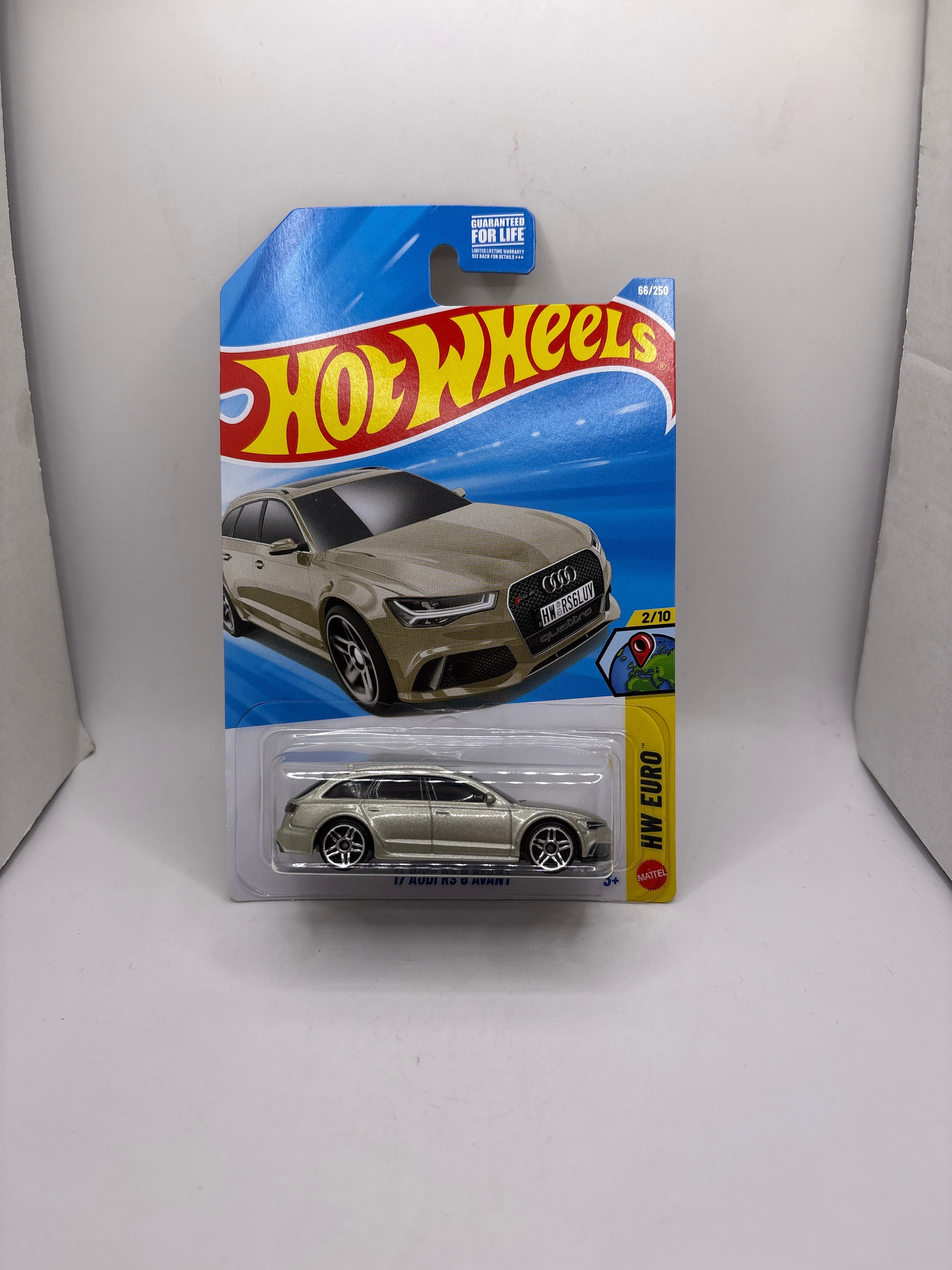 Hot Wheels 17 Audi RS 6 Avant Diecast gold