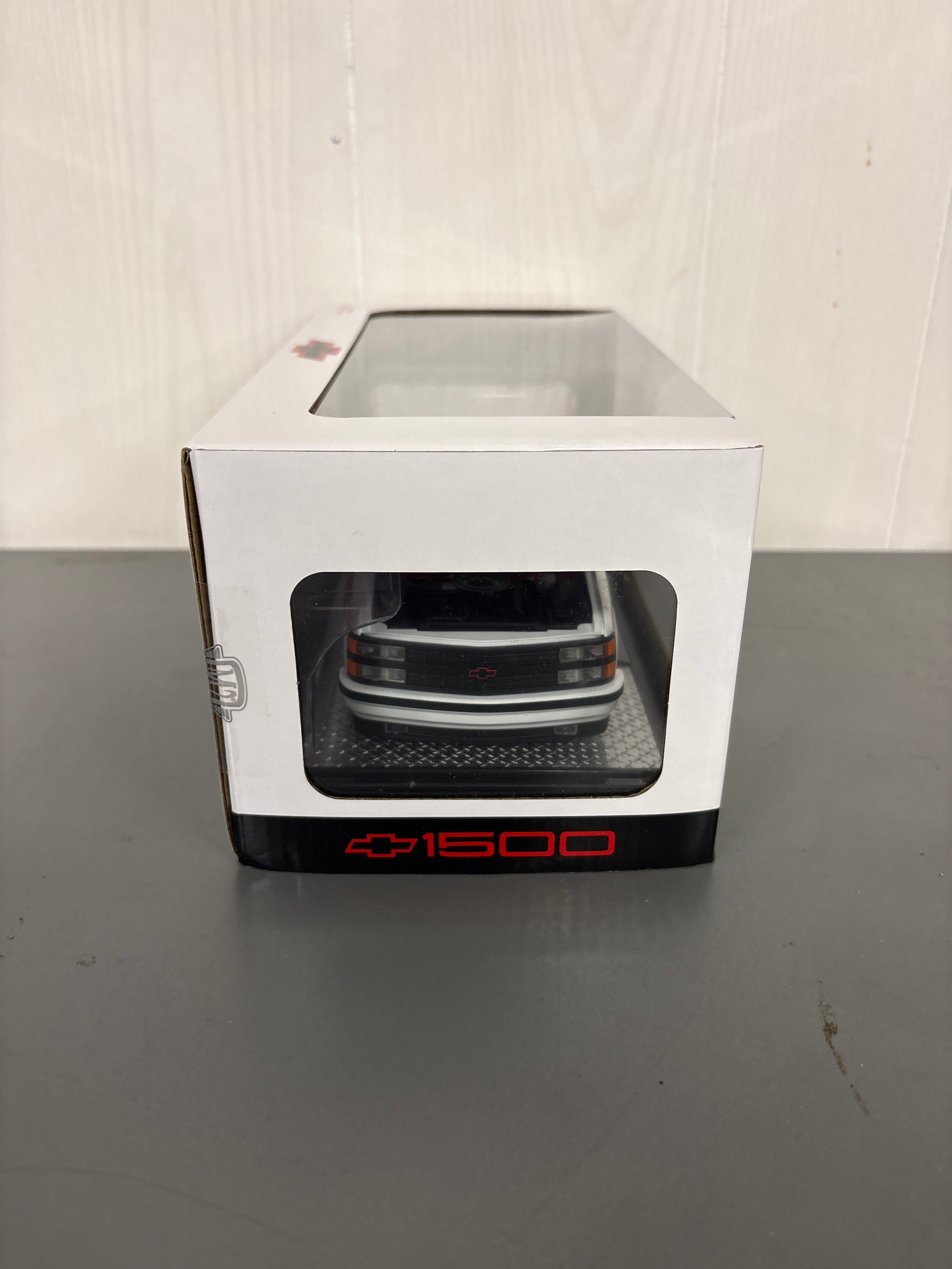 M2 1993 Chevrolet C1500 SS 454 Diecast white
