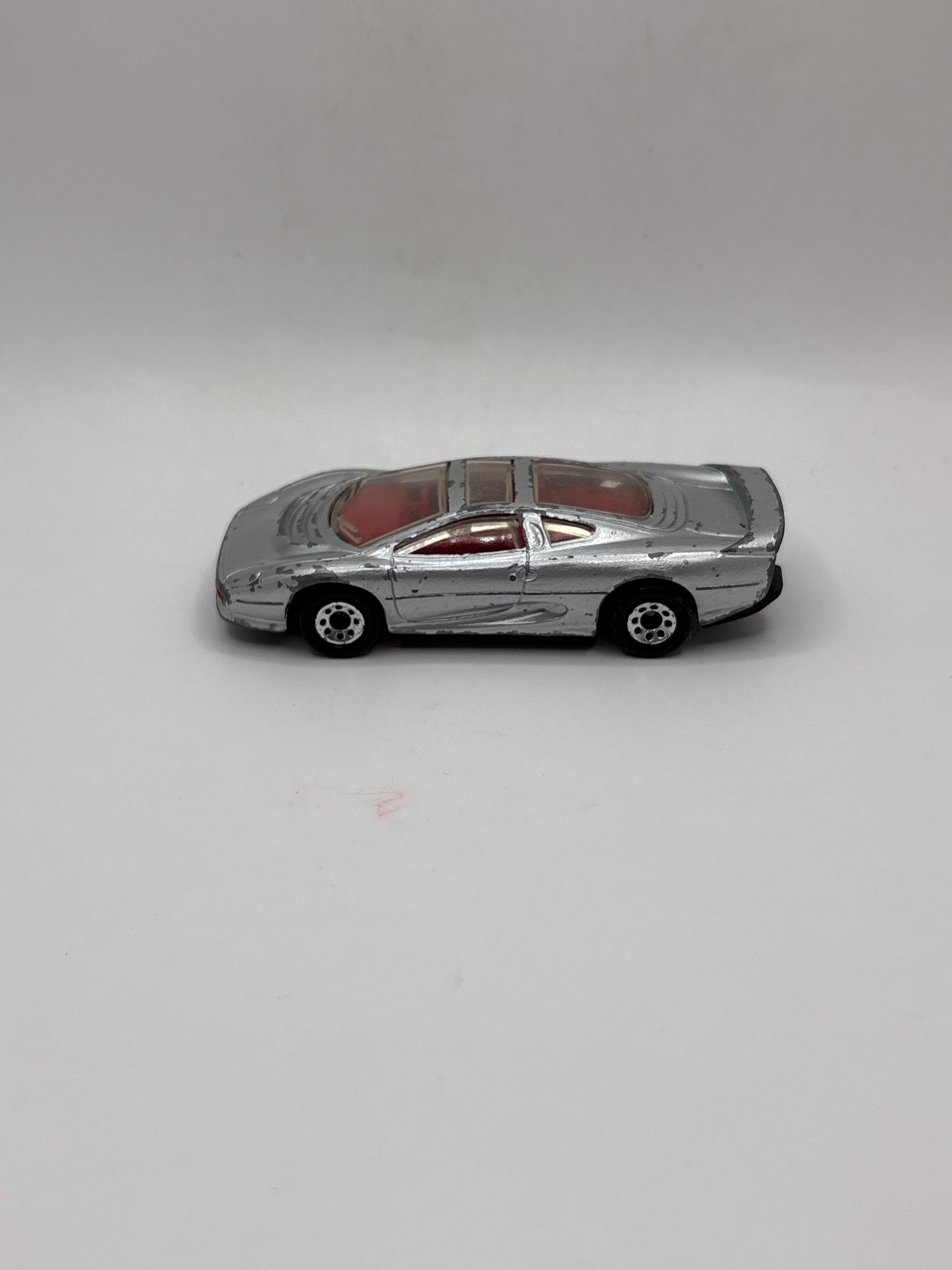 Matchbox Jaguar XJ220 Diecast