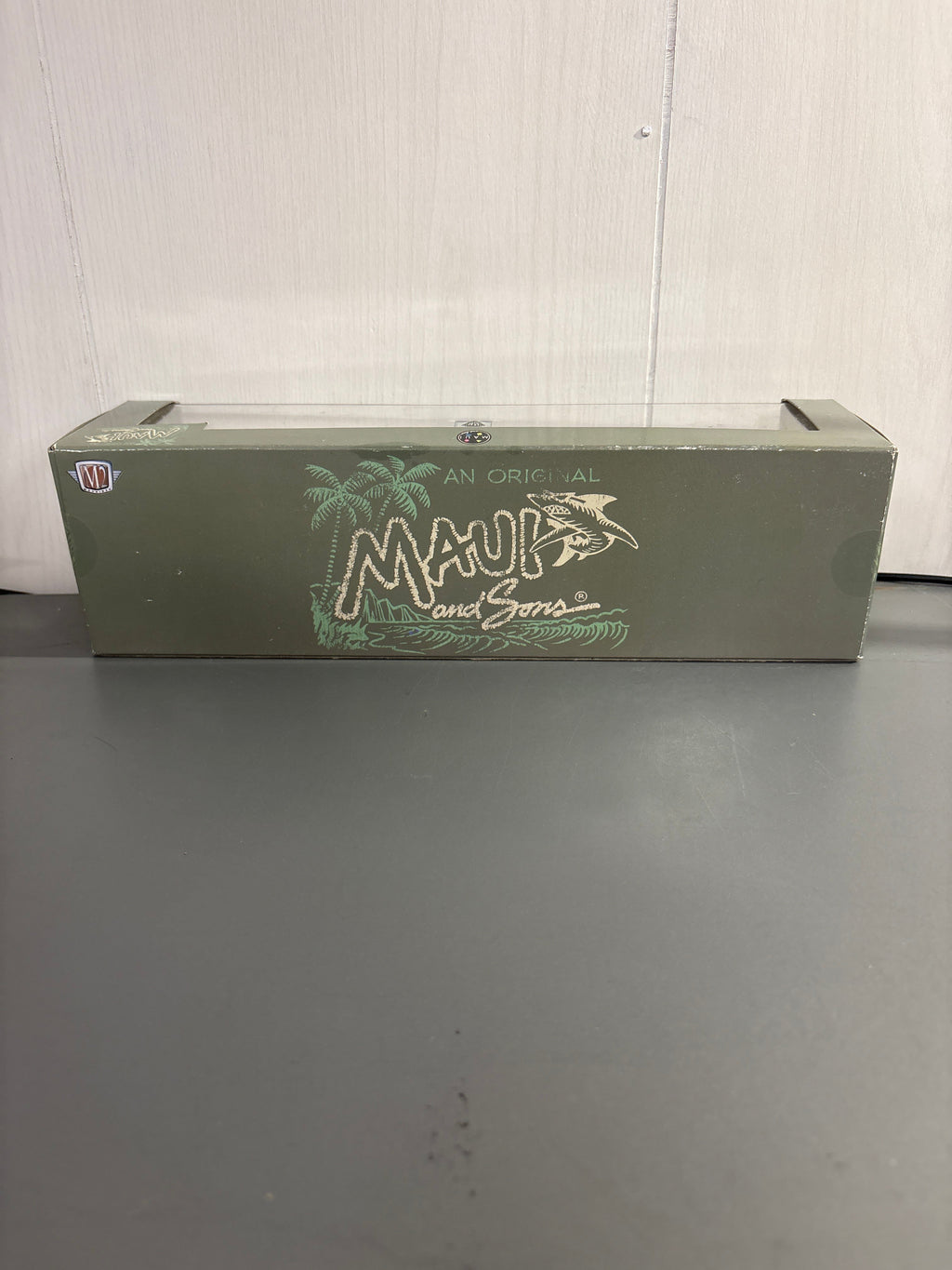 M2 1960 VW Delivery Van & 1953 VW Beetle Deluxe U.S.A. Model Diecast green
