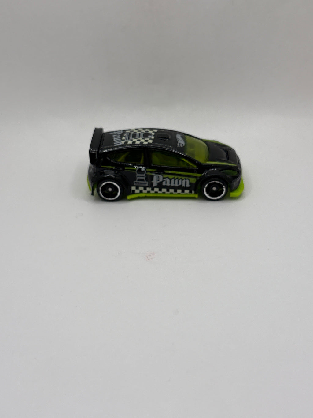 Hot Wheels 12 Ford Fiesta Diecast