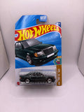 Hot Wheels Mercedes-Benz 500 E Diecast green