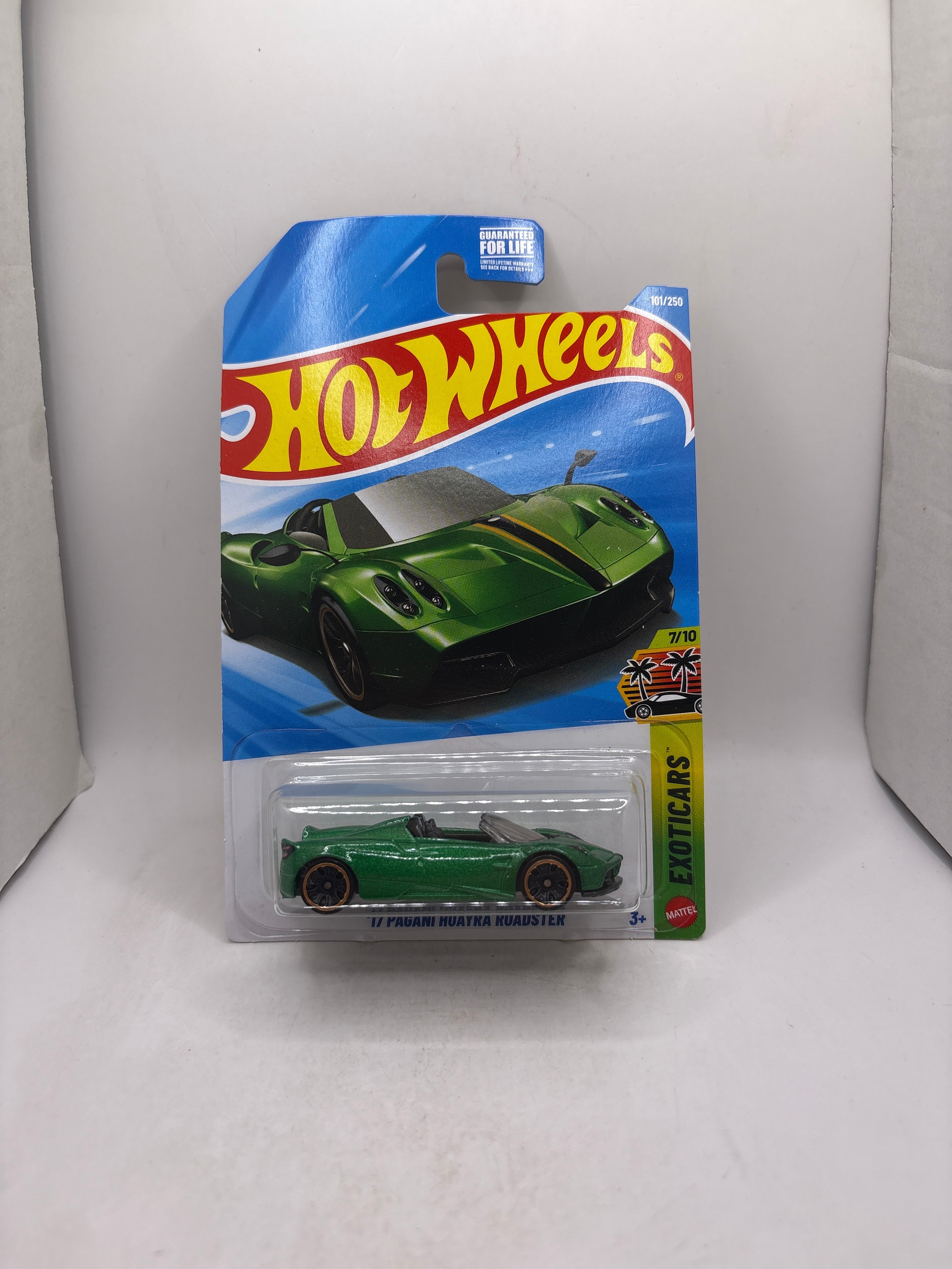 Hot Wheels 17 Pagani Huayra Roadster Diecast green