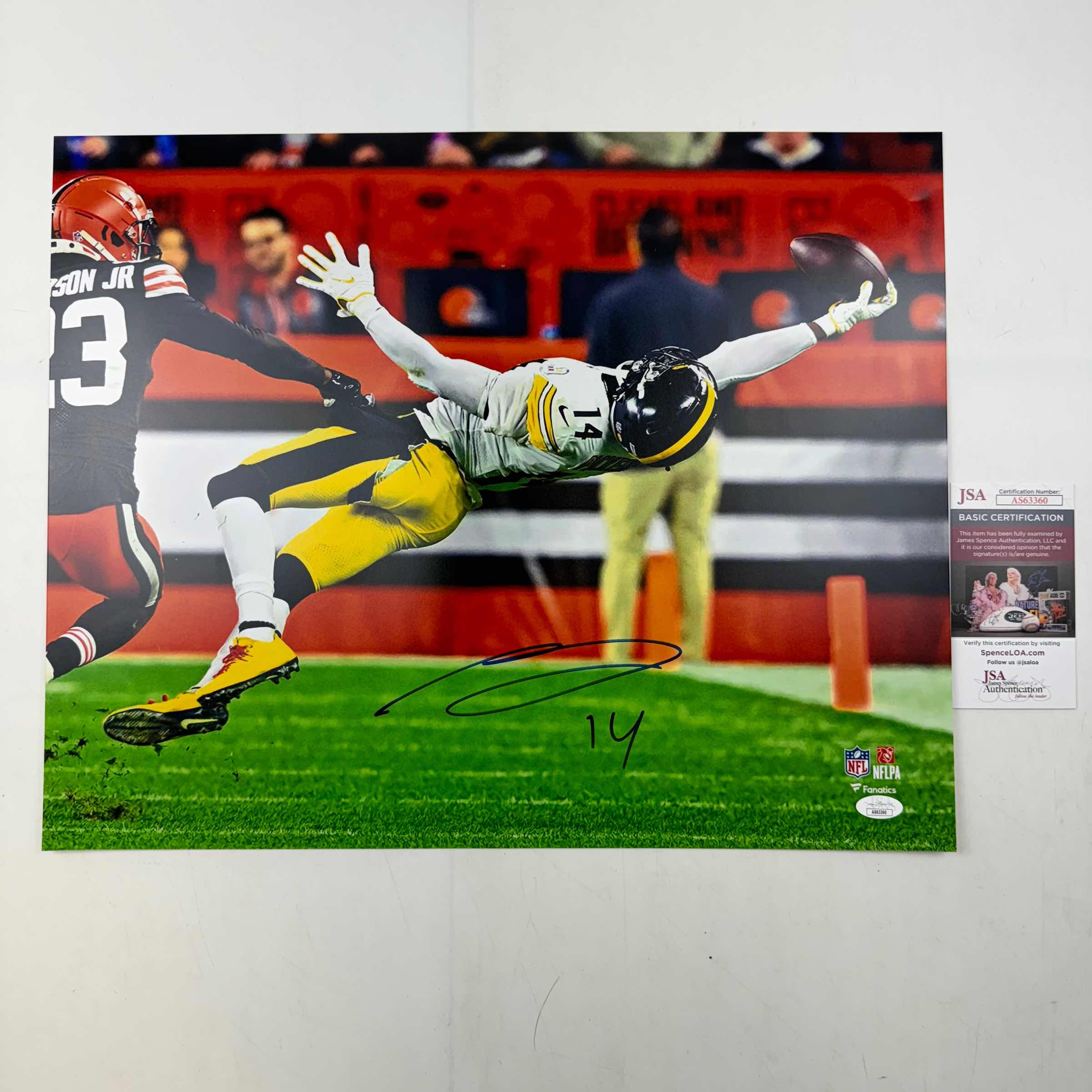 Autographed/Signed George Pickens Pittsburgh Steelers 16x20 Football Photo JSA COA