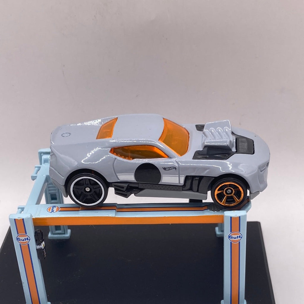Hot Wheels Twinduction Diecast white